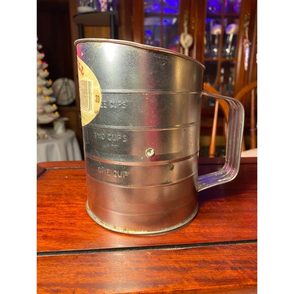 VTG Bromwell 3 cup Crank Sifter Flour Baking with Original Sticker EUC - Picture 2 of 15